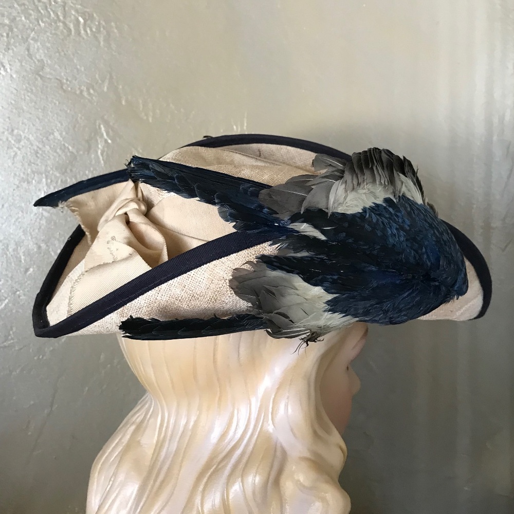 VERY RARE 1900s' CREAM STRAW HAT WITH TWO BLUE/GRAY/WHITE FEATHER BIRDS - Picture 7 of 15